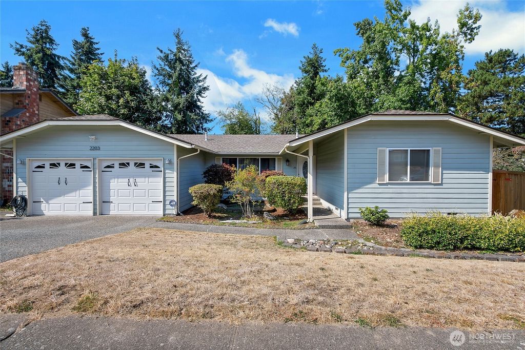 Photo of 2203 Lincoln Pl. Se. Pl, Renton, WA 98055 (MLS # 2430715)