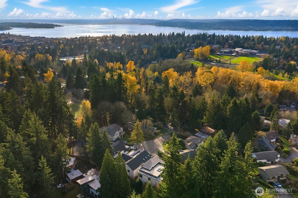 Photo of 11216 NE 103rd Place, Kirkland, WA 98033 (MLS # 2455779)