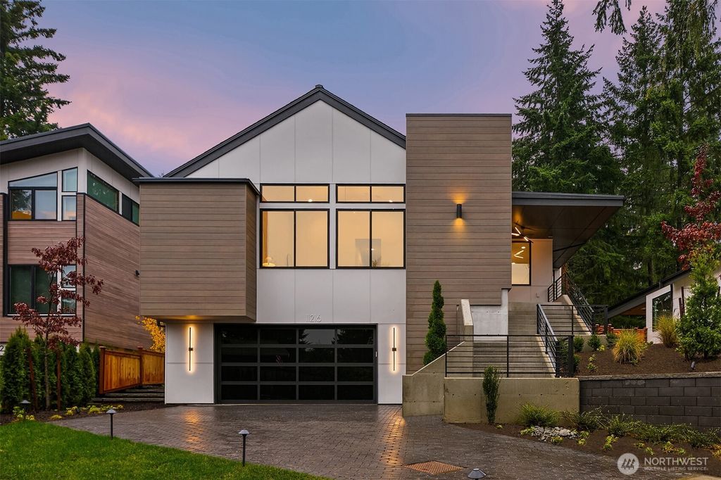 Photo of 11216 NE 103rd Place, Kirkland, WA 98033 (MLS # 2455779)