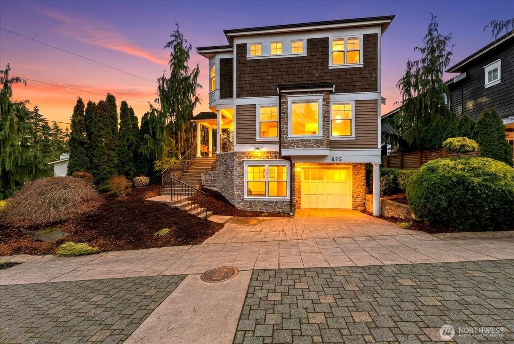 Photo of 825 Kirkland Way, Kirkland, WA 98033 (MLS # 2480003)