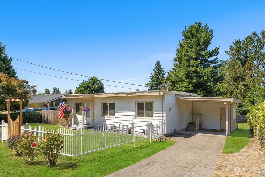Photo of 10717 24th Avenue SW, Seattle, WA 98146 (MLS # 2134108)