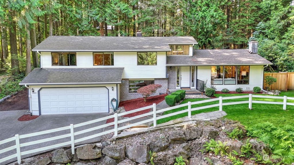 Photo of 17227 197th Avenue NE, Woodinville, WA 98077 (MLS # 2276375)