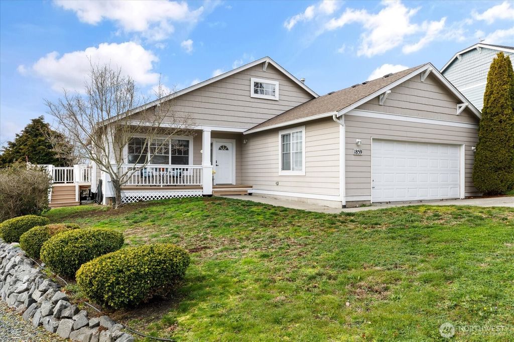 Photo of 1859 SW Sunnyside Avenue, Oak Harbor, WA 98277 (MLS # 2486964)
