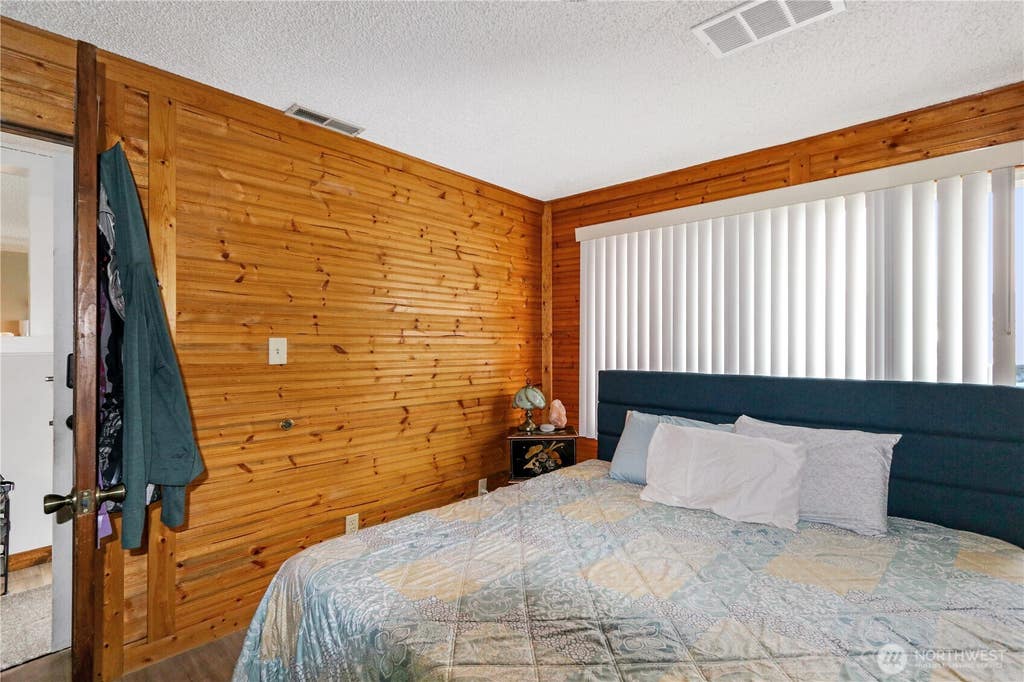 Photo of 18627 32nd Avenue S, SeaTac, WA 98188 (MLS # 2570204)