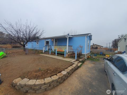 Photo of 456 S Aster St, Soap Lake, WA 98851 (MLS # 2457508)