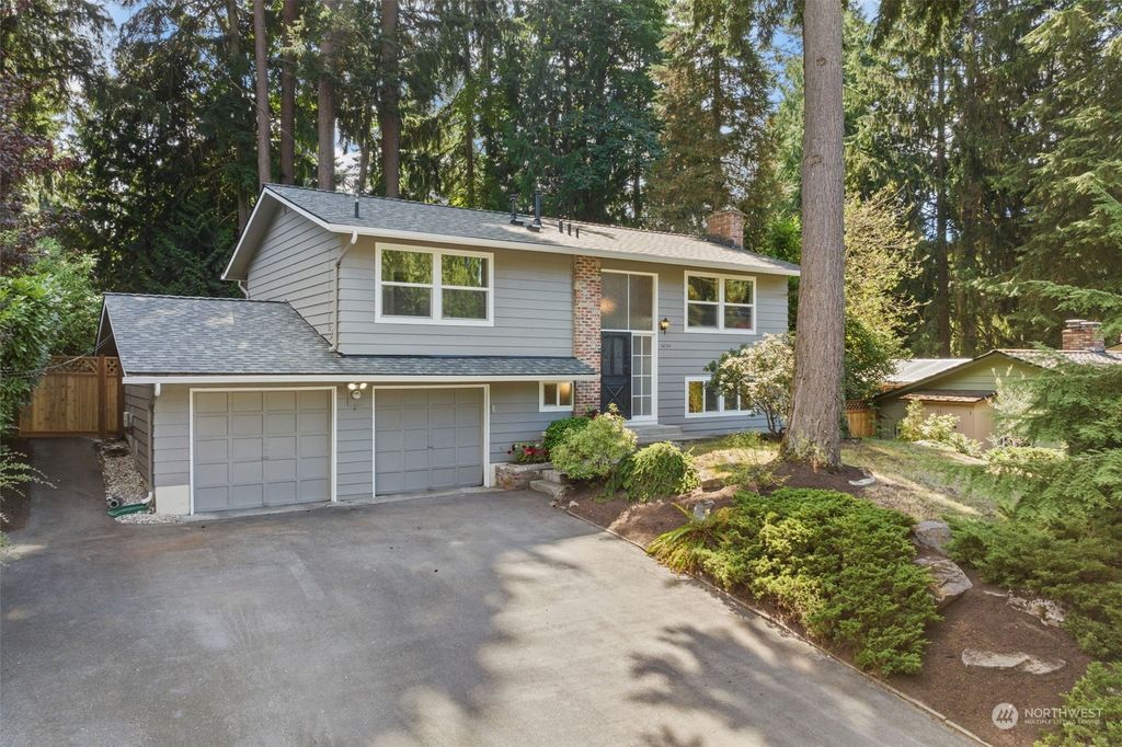 Photo of 16725 NE 98th Place, Redmond, WA 98052 (MLS # 2152843)