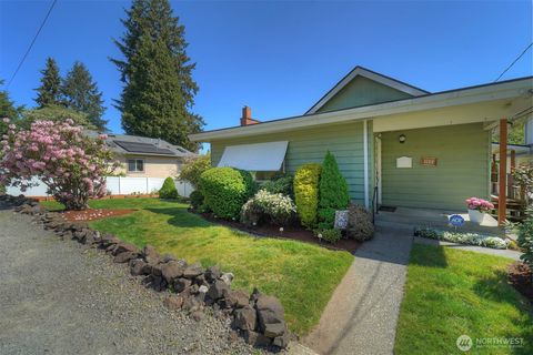 Photo of 1112 N Cambrian Avenue, Bremerton, WA 98312 (MLS # 2513844)