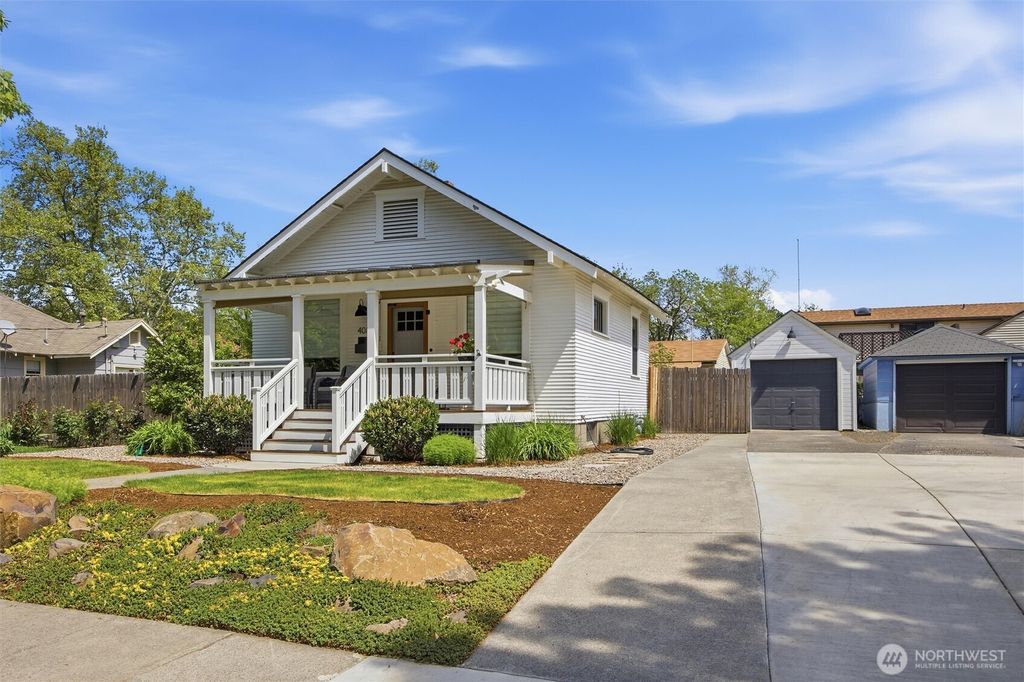 Photo of 408 N Division Street, Walla Walla, WA 99362 (MLS # 2517629)