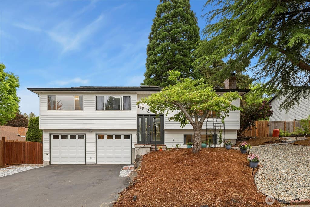 Photo of 11212 NE 145th Street, Kirkland, WA 98034 (MLS # 2571235)