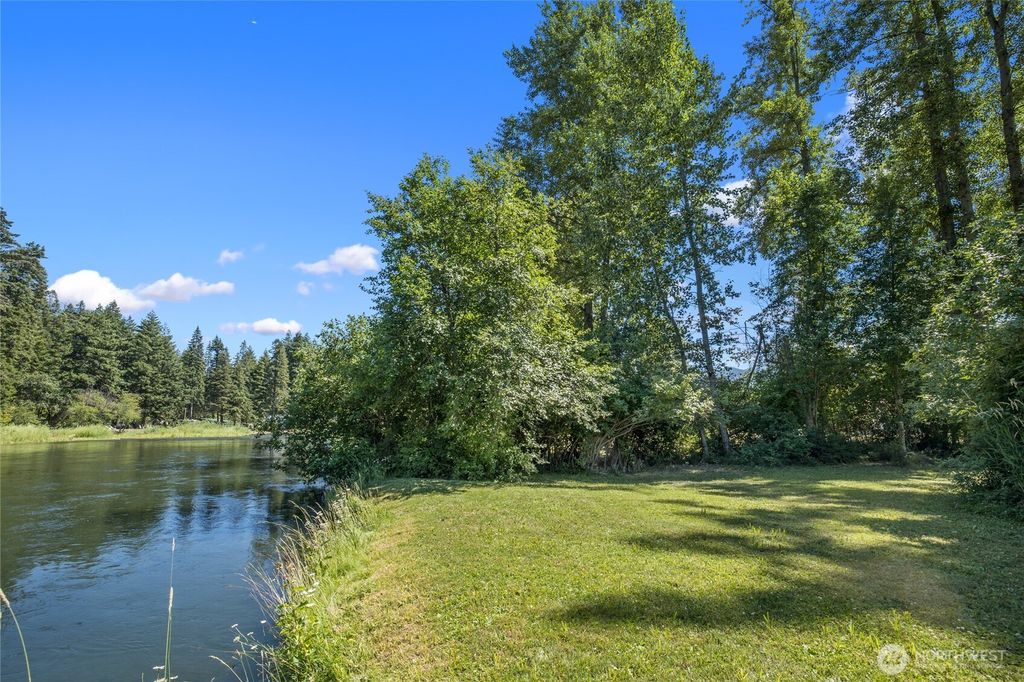 Photo of 530 Elk Meadows Road, Cle Elum, WA 98922 (MLS # 2500340)