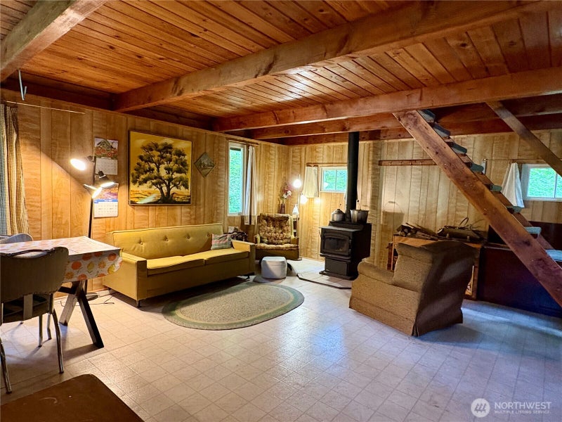 58633 Floral Lane
