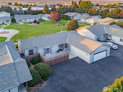 Photo of 1000 SW 13th Avenue #18, Quincy, WA 98848 (MLS # 2410531)