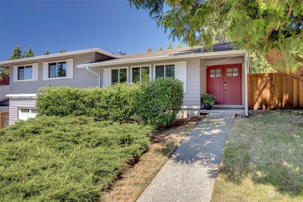 Photo of 11528 NE 139th Place, Kirkland, WA 98034 (MLS # 2140224)