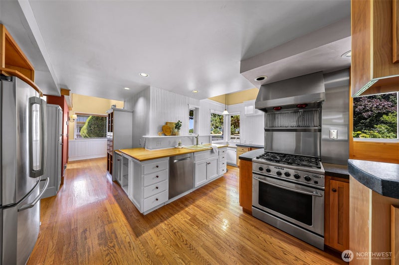 5836 Chuckanut Drive