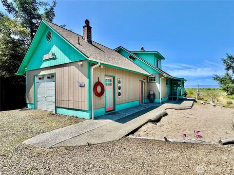 Photo of 15217 Pacific Way, Long Beach, WA 98631 (MLS # 2507319)