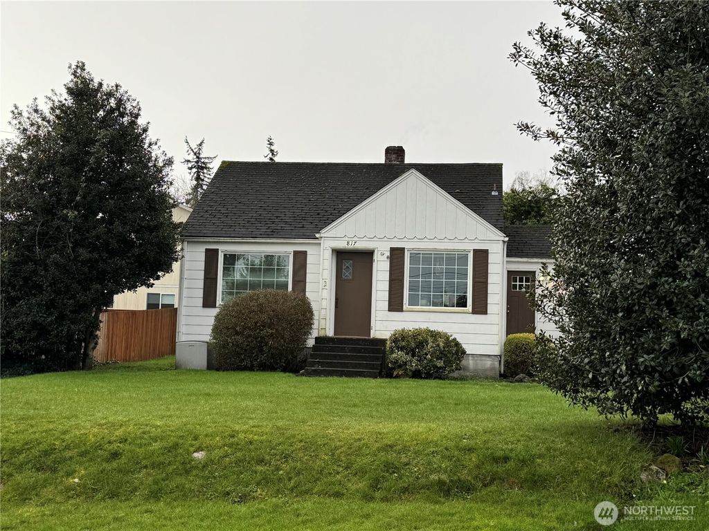 Photo of 817 34th Street, Anacortes, WA 98221 (MLS # 2517187)