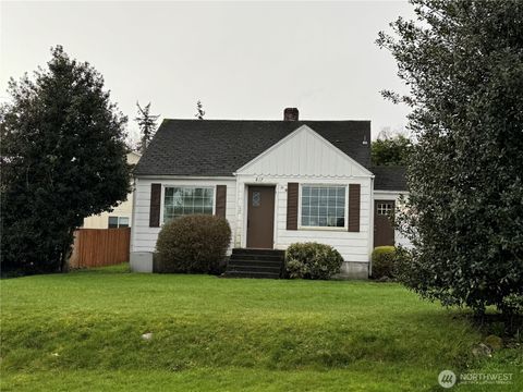 Photo of 817 34th Street, Anacortes, WA 98221 (MLS # 2517187)
