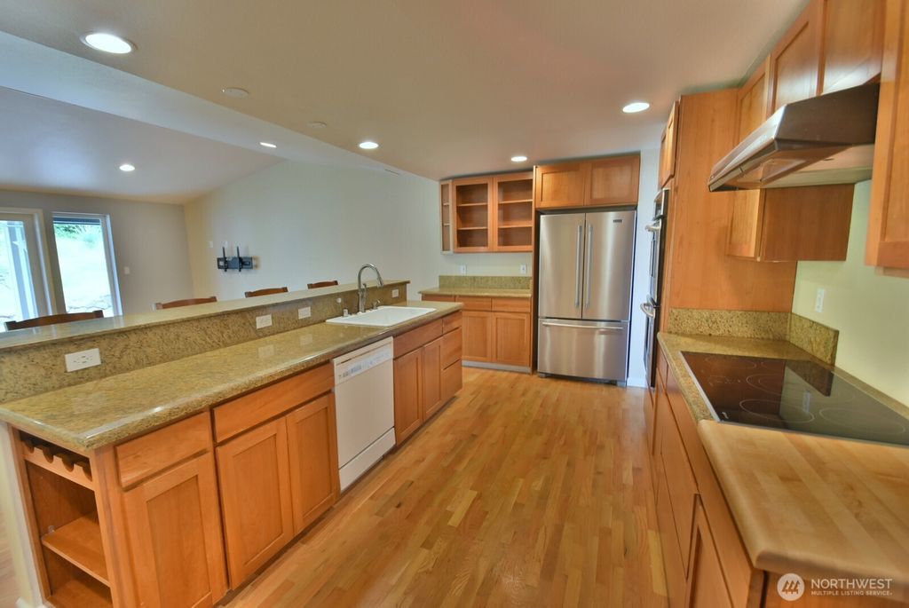 Photo of 18053 25th Avenue NE, Lake Forest Park, WA 98155 (MLS # 2546801)