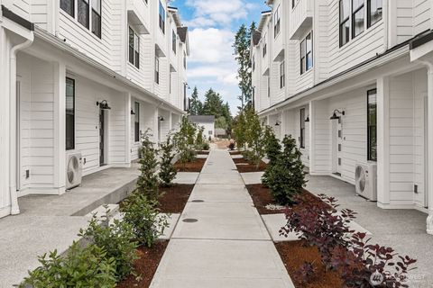 Photo of 12087 127th Avenue Ct E, Puyallup, WA 98374 (MLS # 2512614)