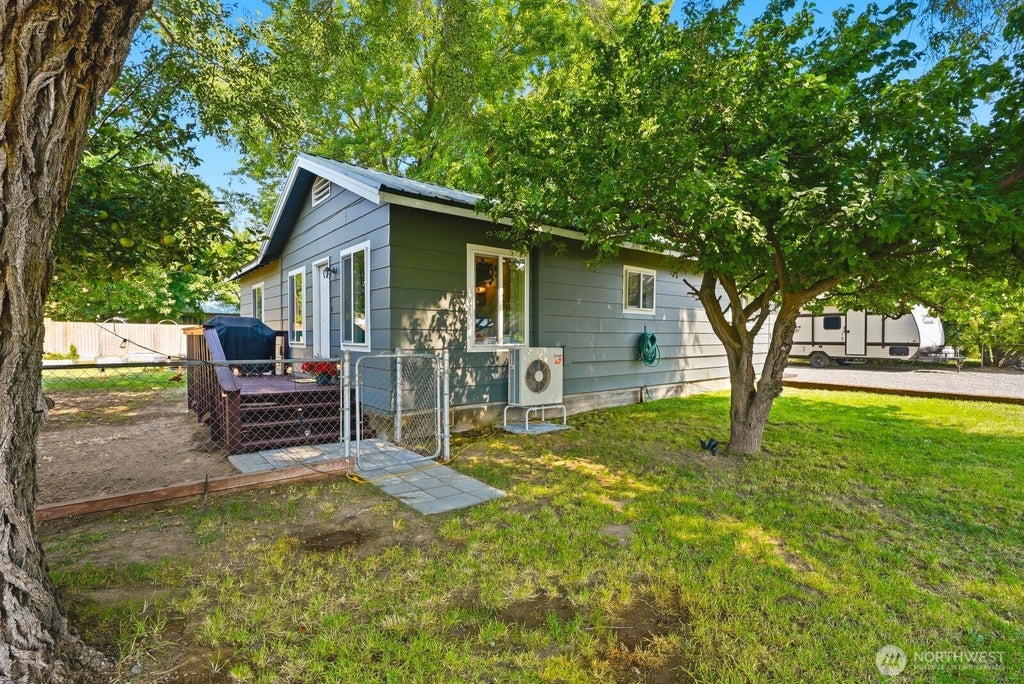 Photo of 600 N Pierce Street, Kittitas, WA 98934 (MLS # 2570785)