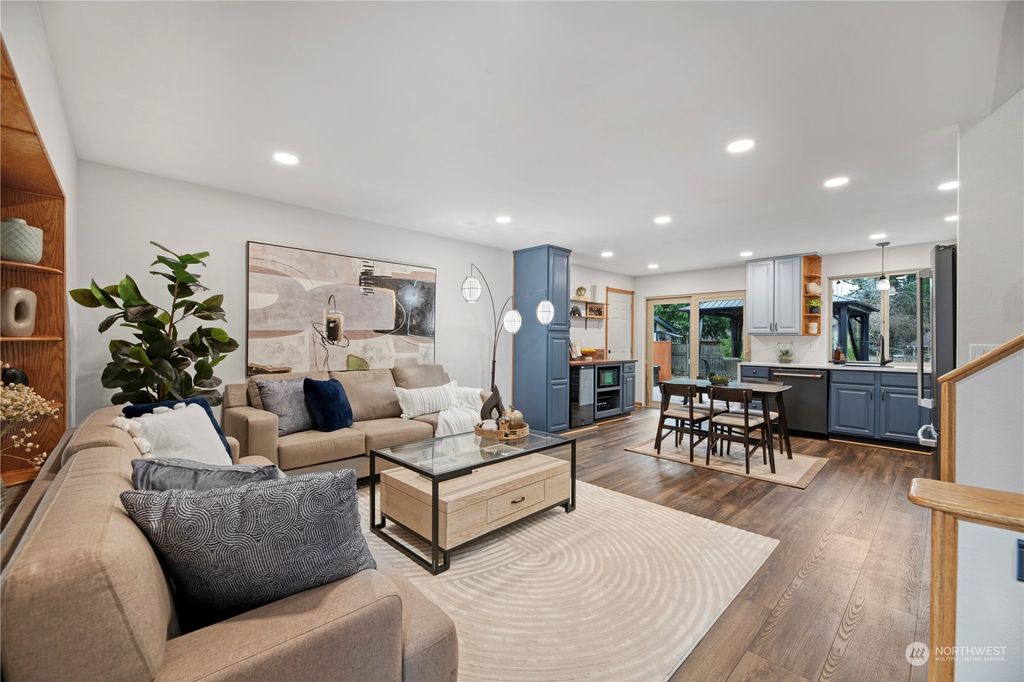 Photo of 23030 NE 27th Street, Sammamish, WA 98074 (MLS # 2195376)