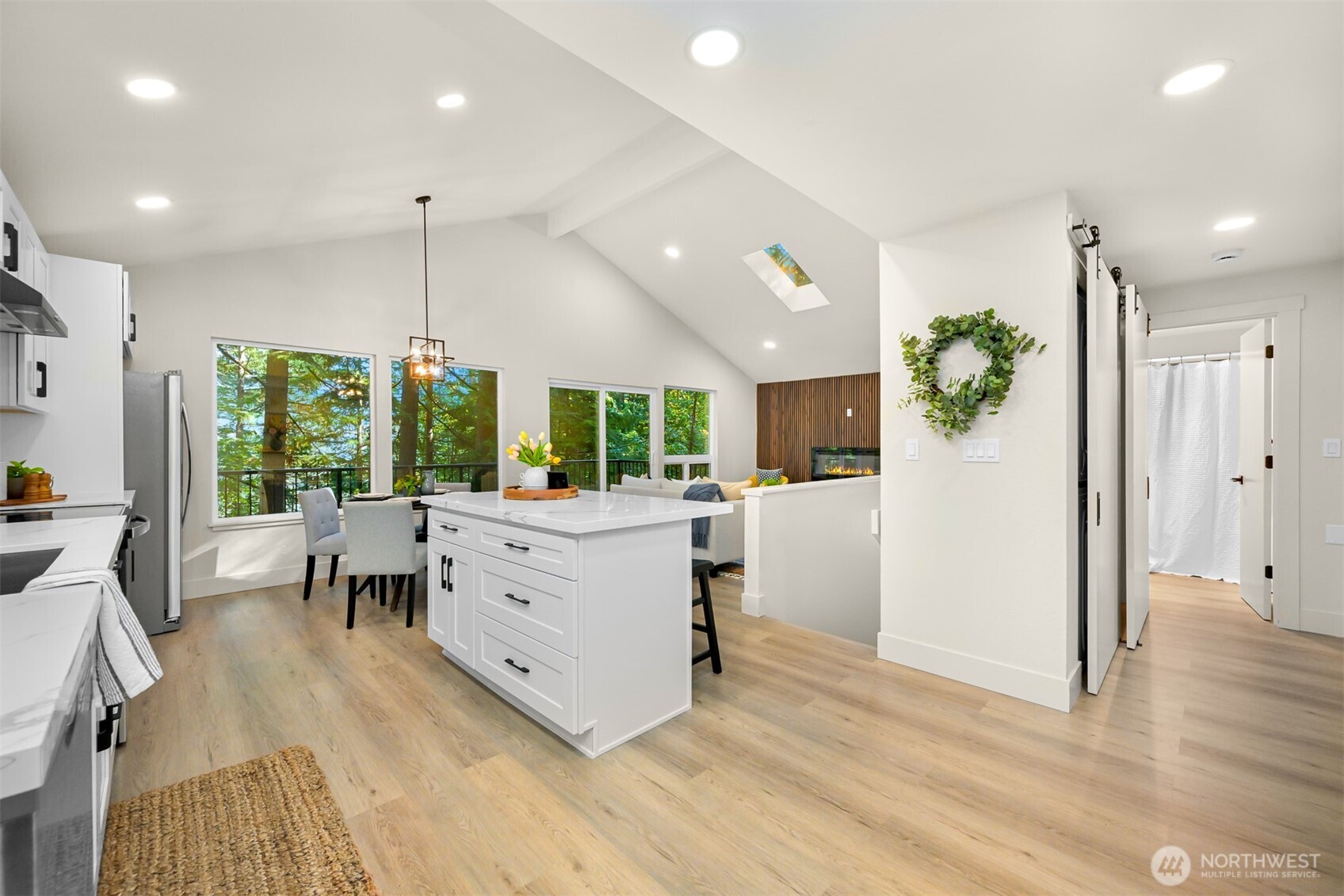 4 Overlake Court