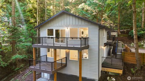 Photo of 4 Overlake Court, Bellingham, WA 98229 (MLS # 2444855)