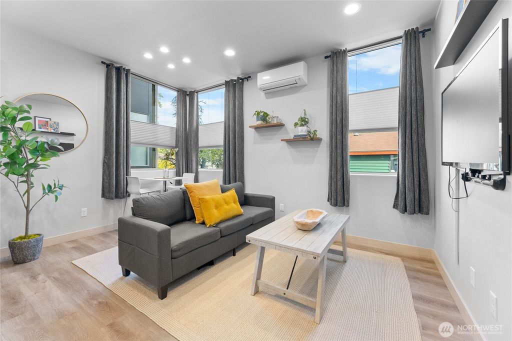 Photo of 814 NW 54th St St #A, Seattle, WA 98107 (MLS # 2470067)