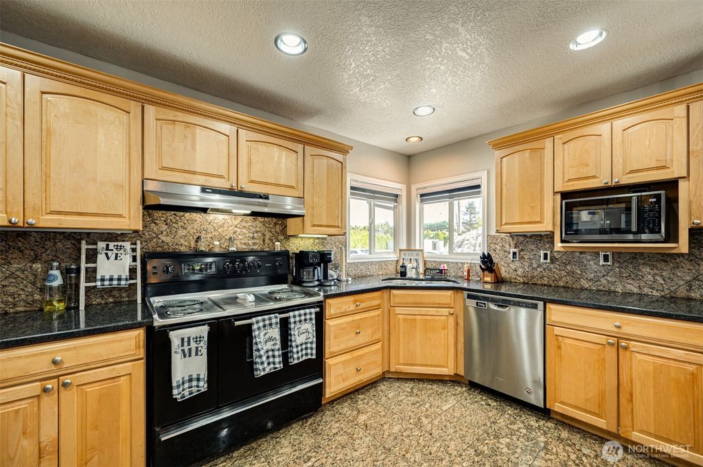 Photo of 2126 Lewis River Road, Woodland, WA 98674 (MLS # 2499730)