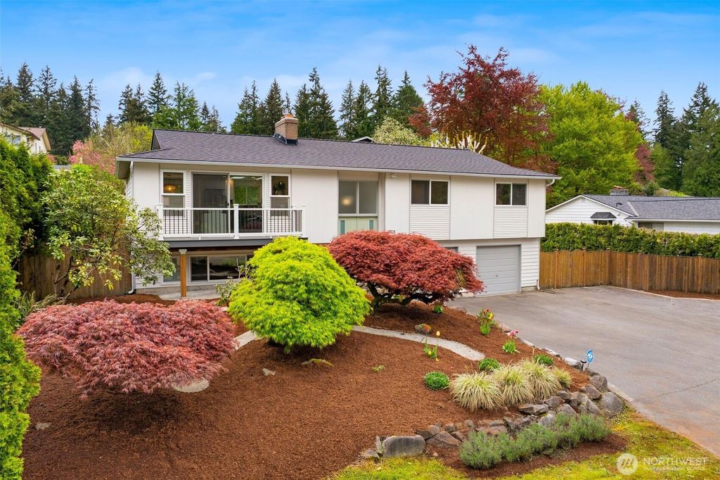 Photo of 7424 NE 120th Street, Kirkland, WA 98034 (MLS # 2490746)