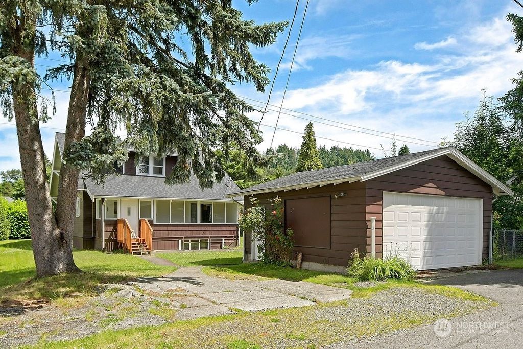 Photo of 375 E Sunset Way, Issaquah, WA 98027 (MLS # 2227352)