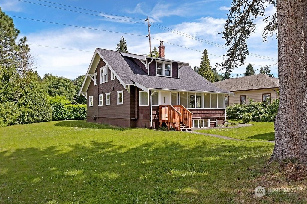 Photo of 375 E Sunset Way, Issaquah, WA 98027 (MLS # 2227352)