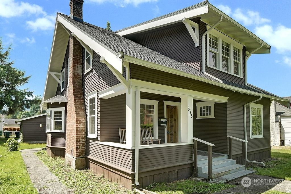 Photo of 375 E Sunset Way, Issaquah, WA 98027 (MLS # 2227352)