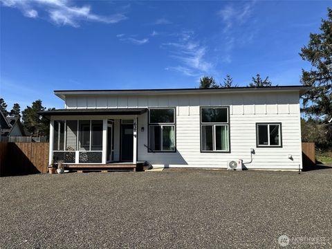 Photo of 638 Rainbow Ct NE, Ocean Shores, WA 98569 (MLS # 2488830)