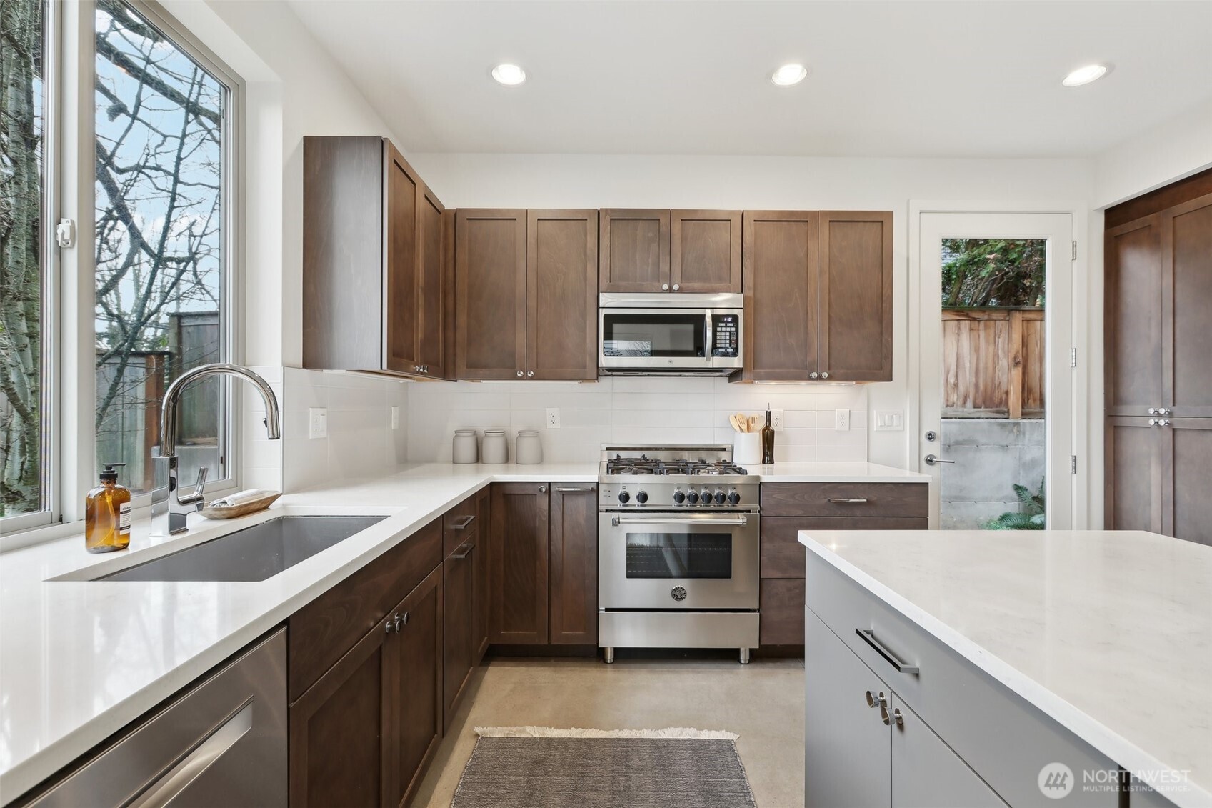3252 14th Ave W