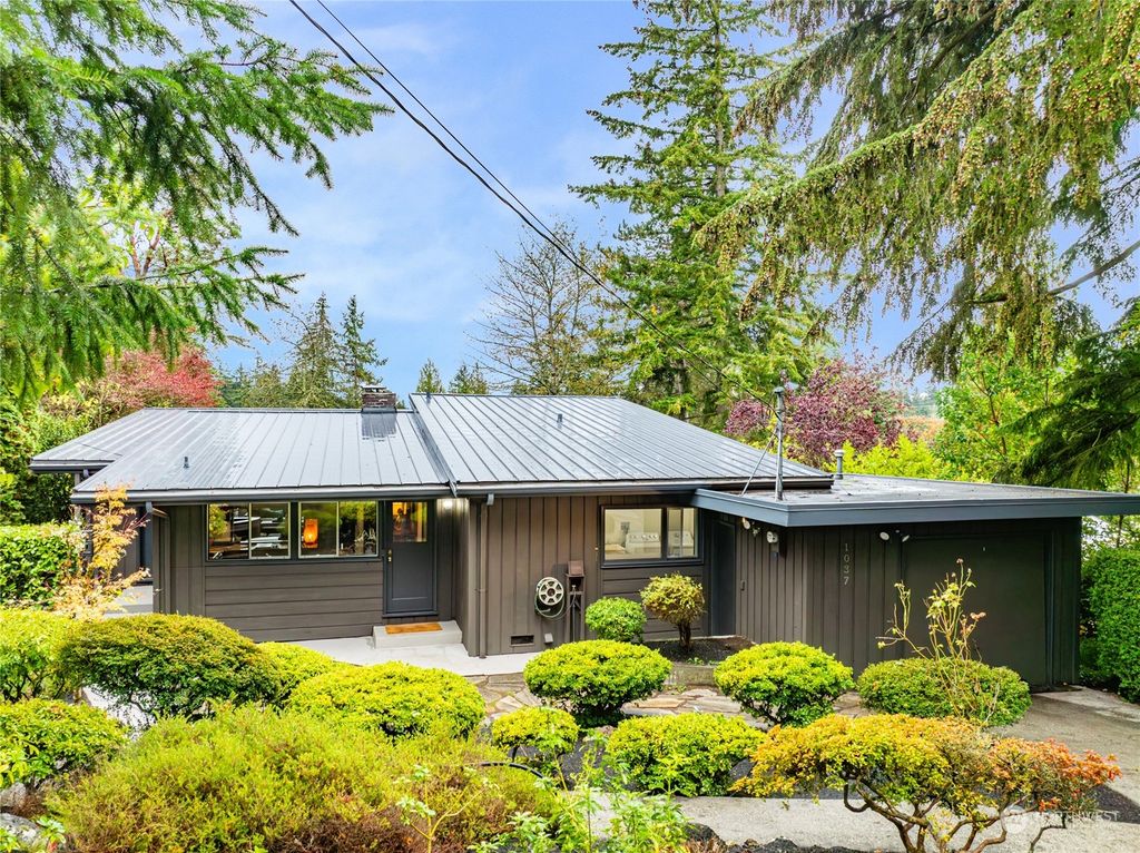 Photo of 1037 NE 187th Street, Shoreline, WA 98155 (MLS # 2304210)