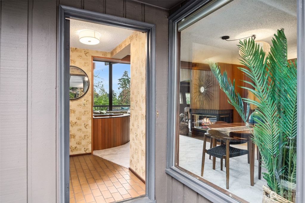 Photo of 1037 NE 187th Street, Shoreline, WA 98155 (MLS # 2304210)
