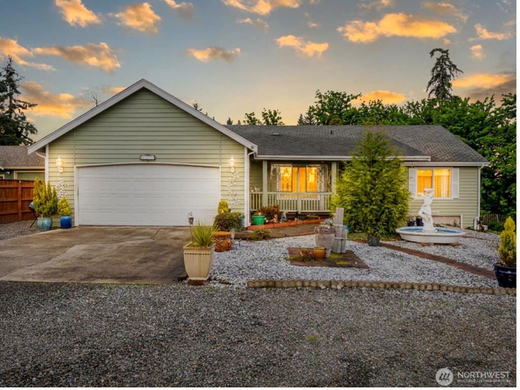 Photo of 9923 74th Avenue E, Puyallup, WA 98373 (MLS # 2561098)