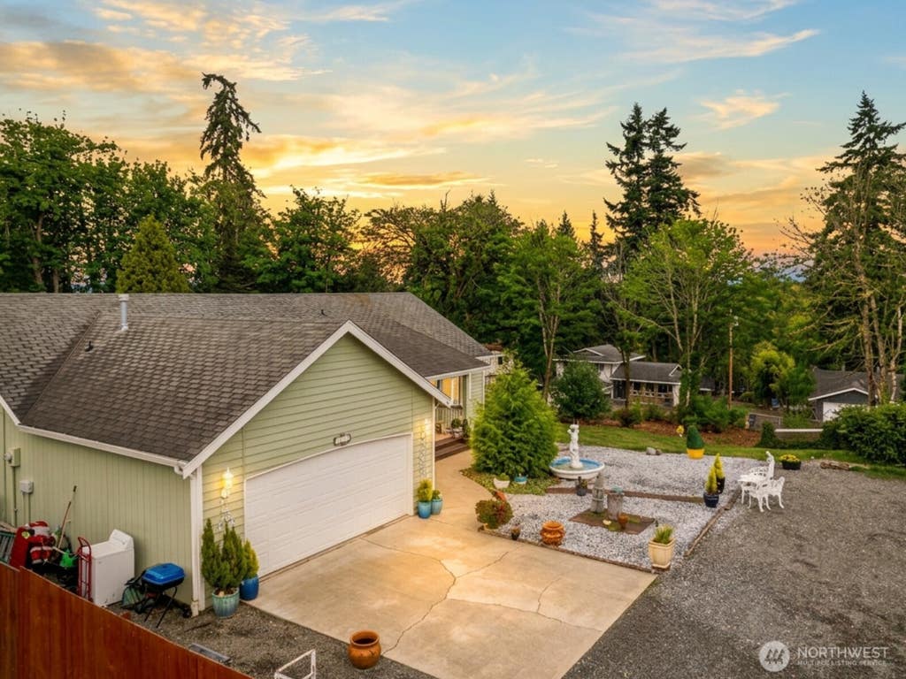 Photo of 9923 74th Avenue E, Puyallup, WA 98373 (MLS # 2561098)