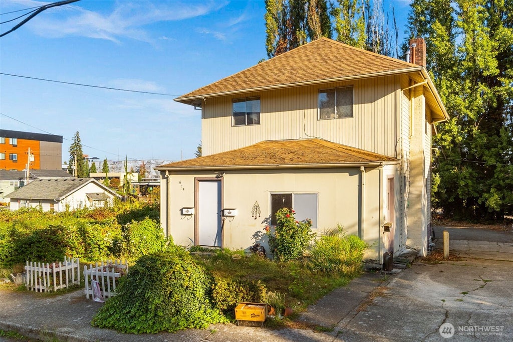 Photo of 614 11th Avenue SE, Olympia, WA 98501 (MLS # 2582941)