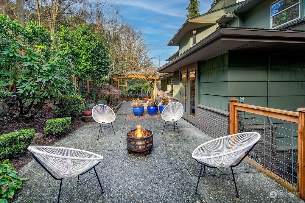 Photo of 2340 14th Avenue E, Seattle, WA 98112 (MLS # 2038862)