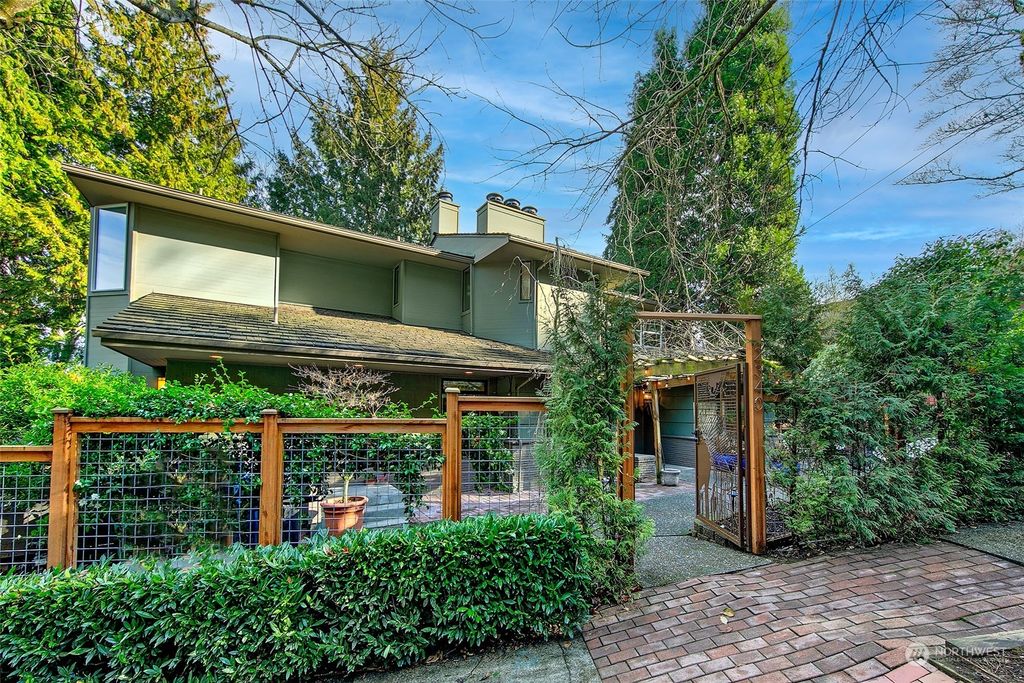 Photo of 2340 14th Avenue E, Seattle, WA 98112 (MLS # 2038862)
