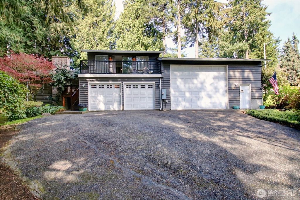 Photo of 908 185th Street SW, Lynnwood, WA 98037 (MLS # 2393923)