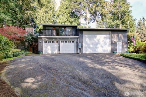 Photo of 908 185th Street SW, Lynnwood, WA 98037 (MLS # 2393923)