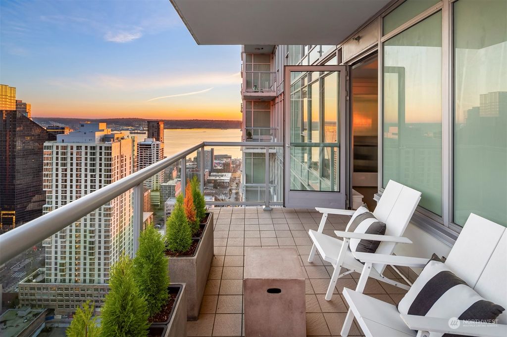 Photo of 588 Bell Street #3503S, Seattle, WA 98121 (MLS # 2323841)