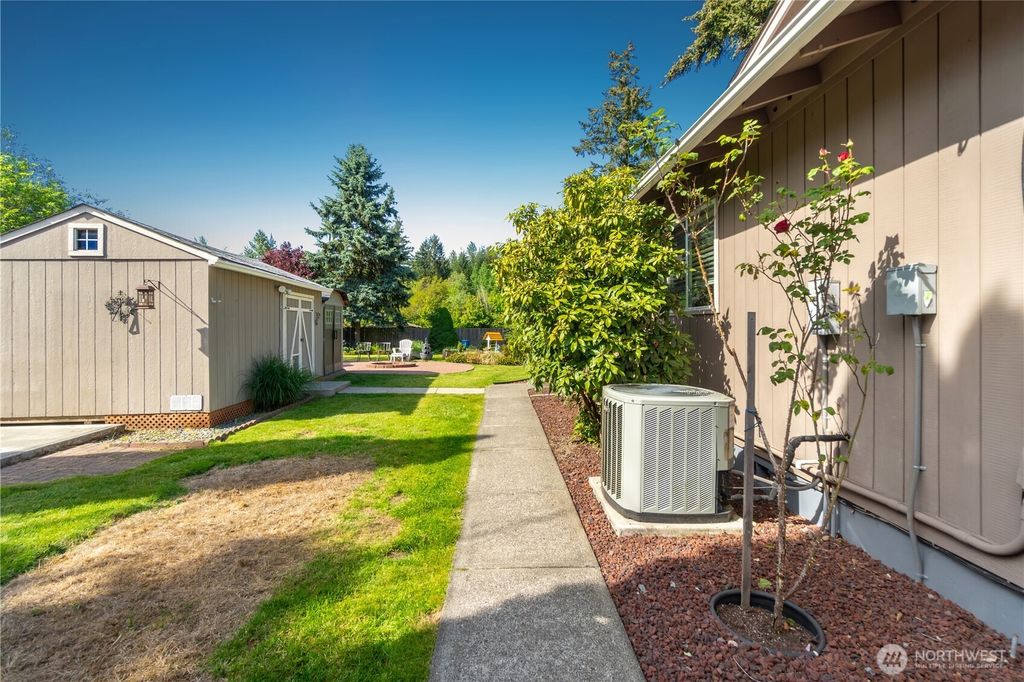 Photo of 1005 185th Street CT E CT, Spanaway, WA 98387 (MLS # 2528259)