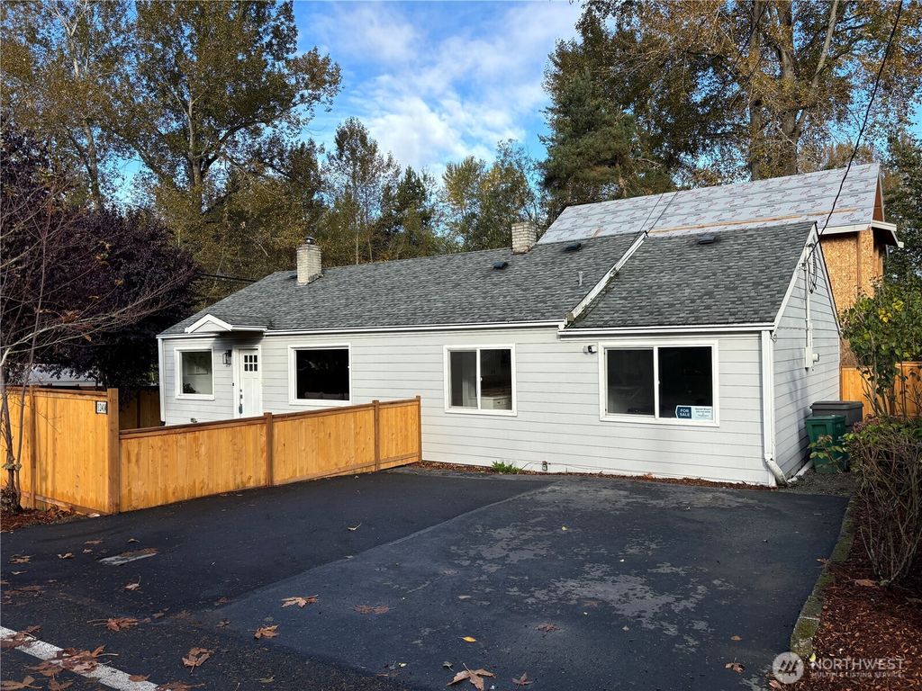Photo of 12404 NE 95th Street, Kirkland, WA 98033 (MLS # 2376340)