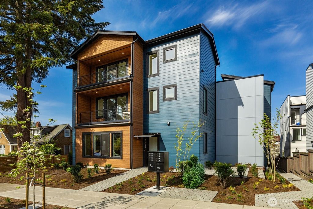 Photo of 3833 Woodlawn Avenue N, Seattle, WA 98103 (MLS # 2365519)