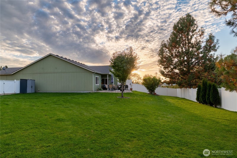1513 E First Court