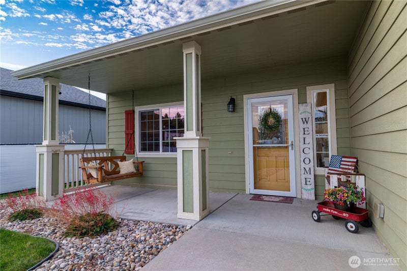 1513 E First Court